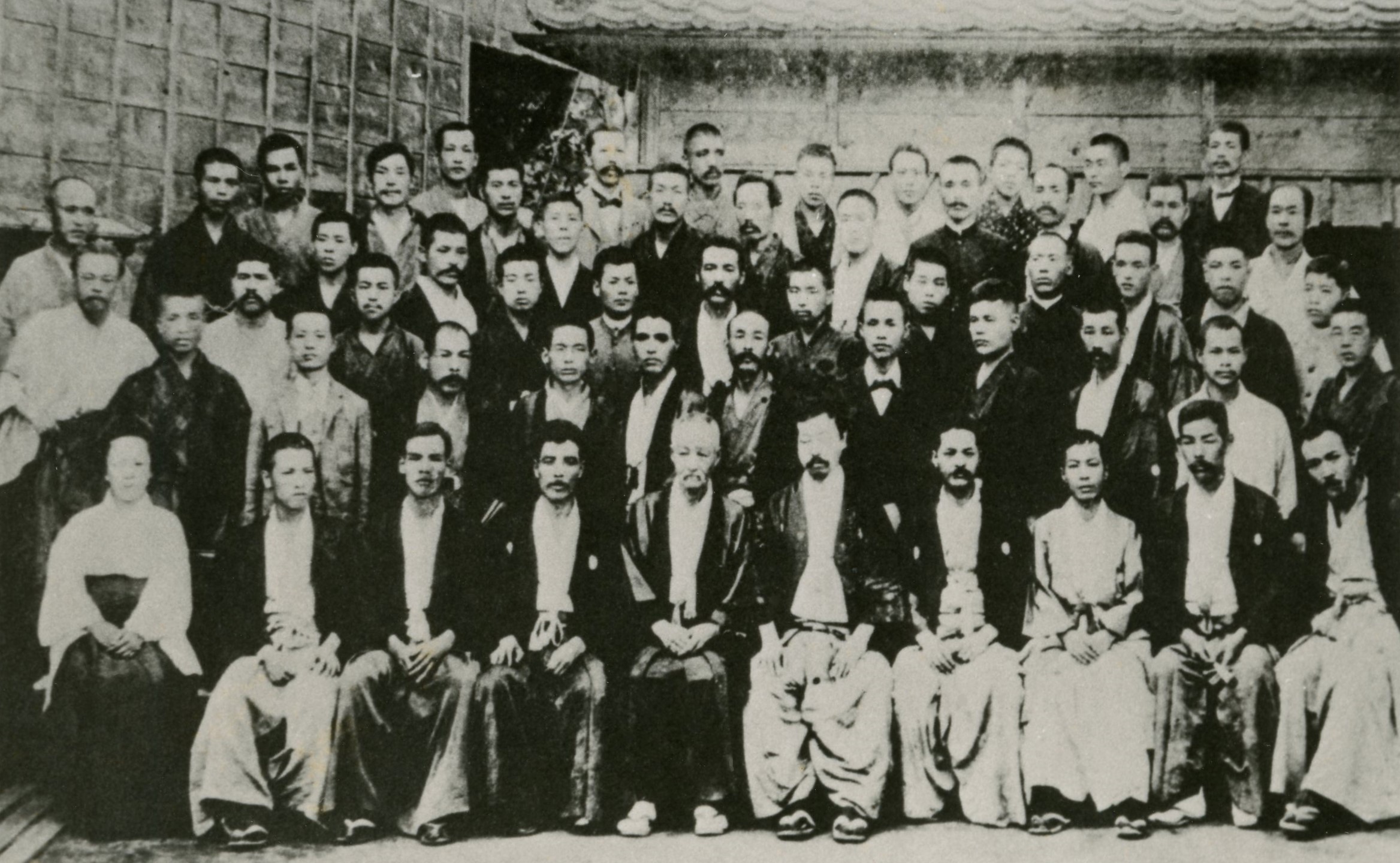 日本美術院における夏季講習会の受講生と講師たち　　明治33(1900)年8月