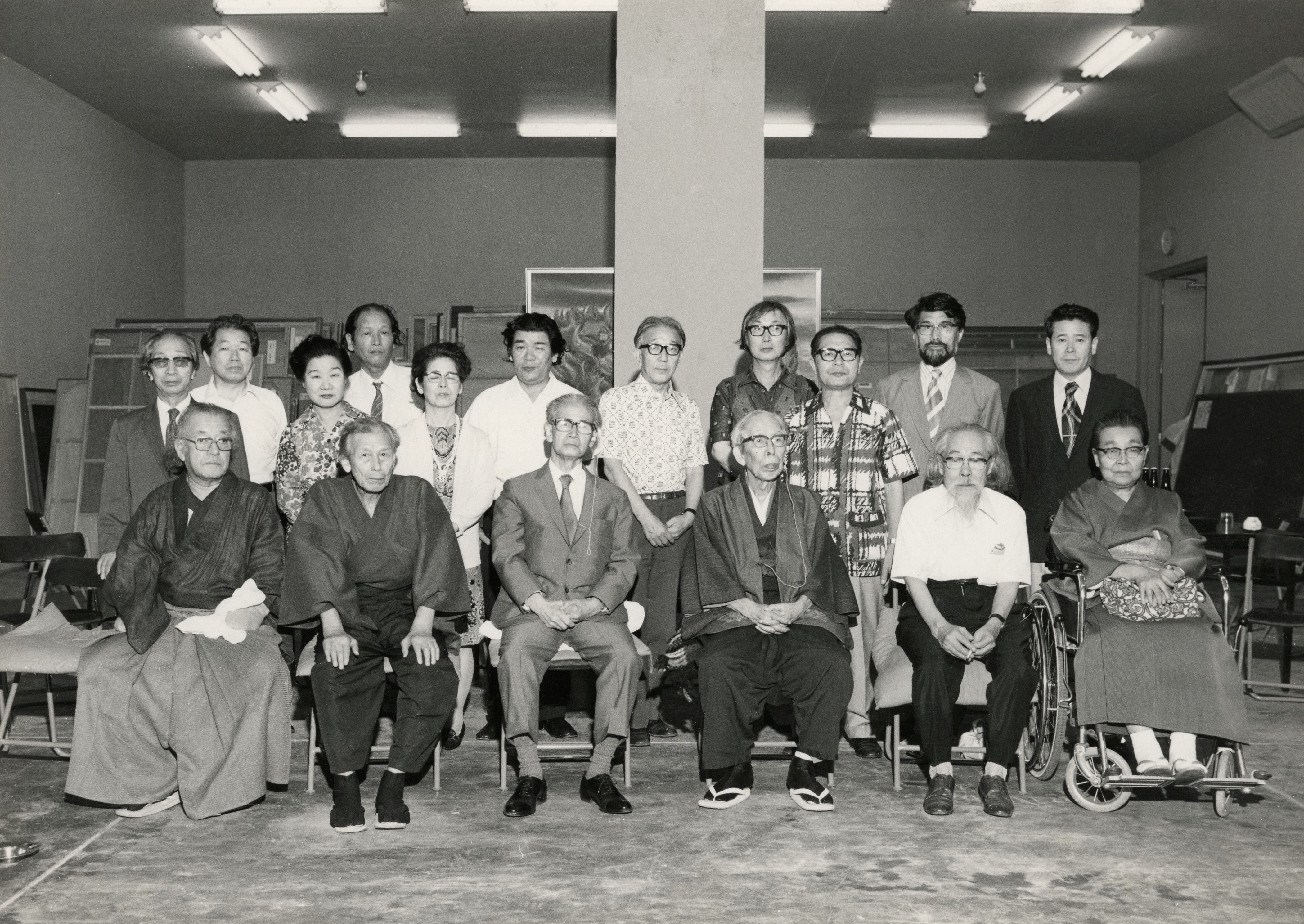 再興第６０回日本美術院展覧会　審査の同人たち　　東京都美術館で　　昭和50(1975)年8月