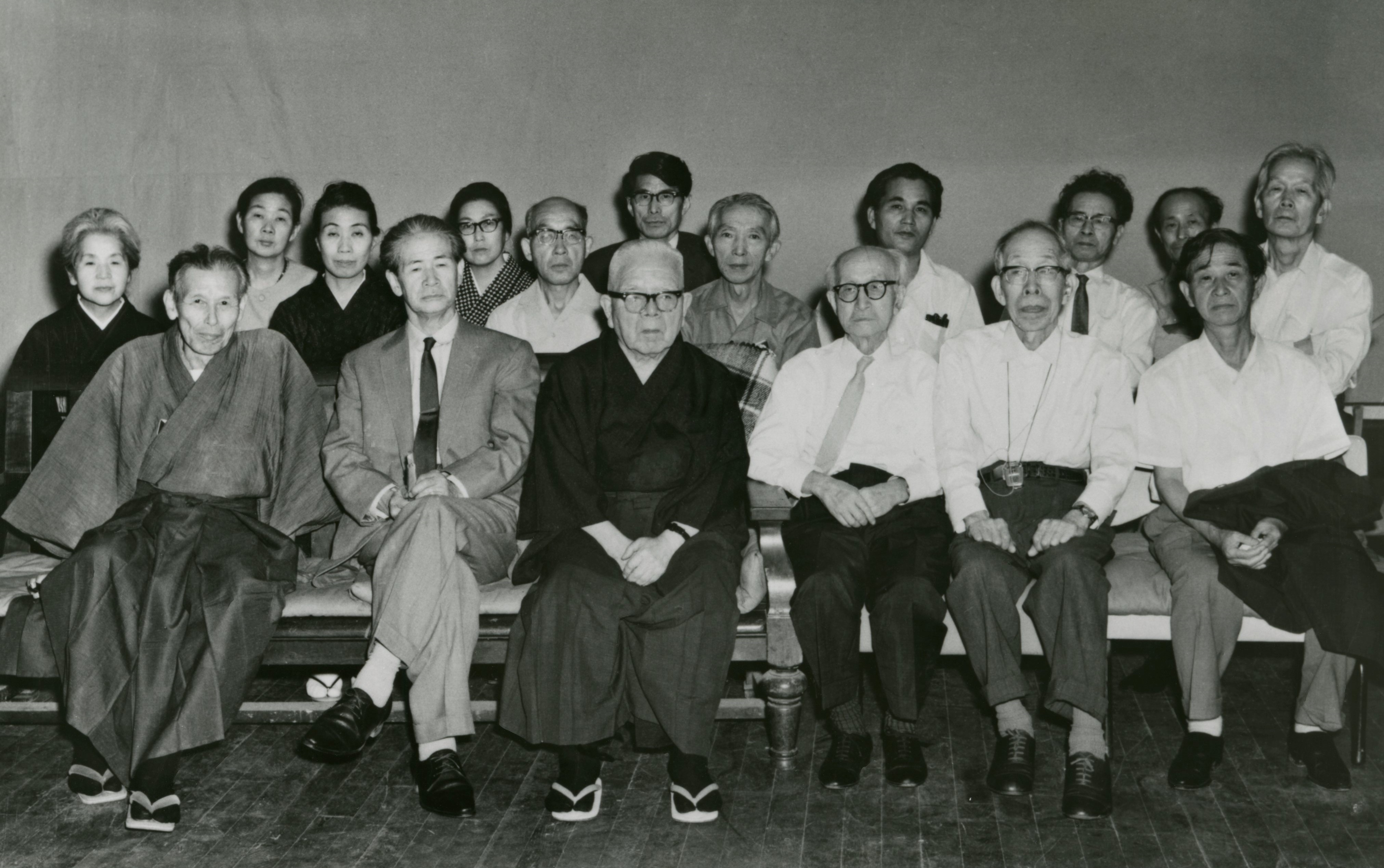 再興第５３回日本美術院展覧会　審査の同人たち　　東京都美術館で　　昭和43(1968)年8月